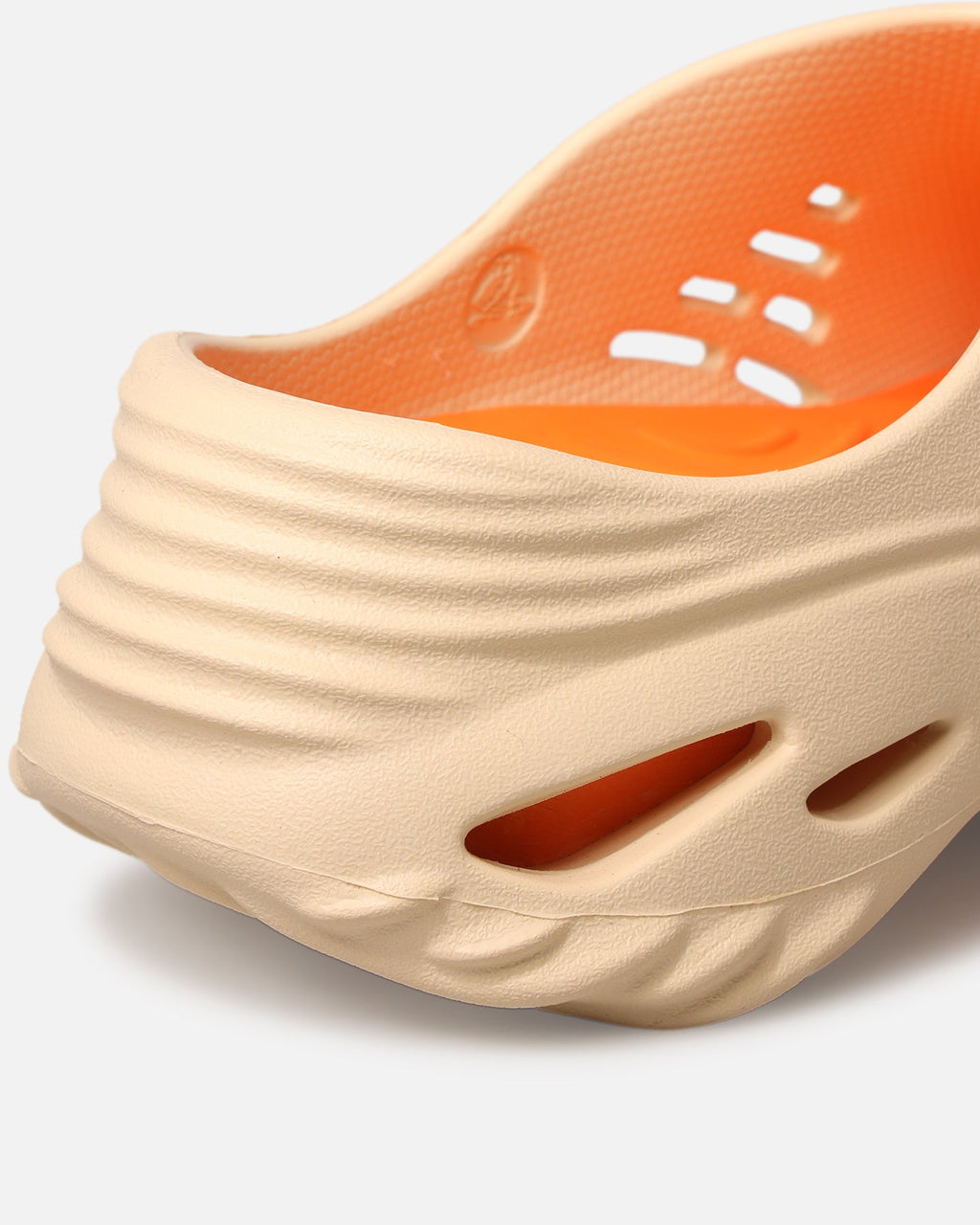 Crocs Echo Wave Vanilla