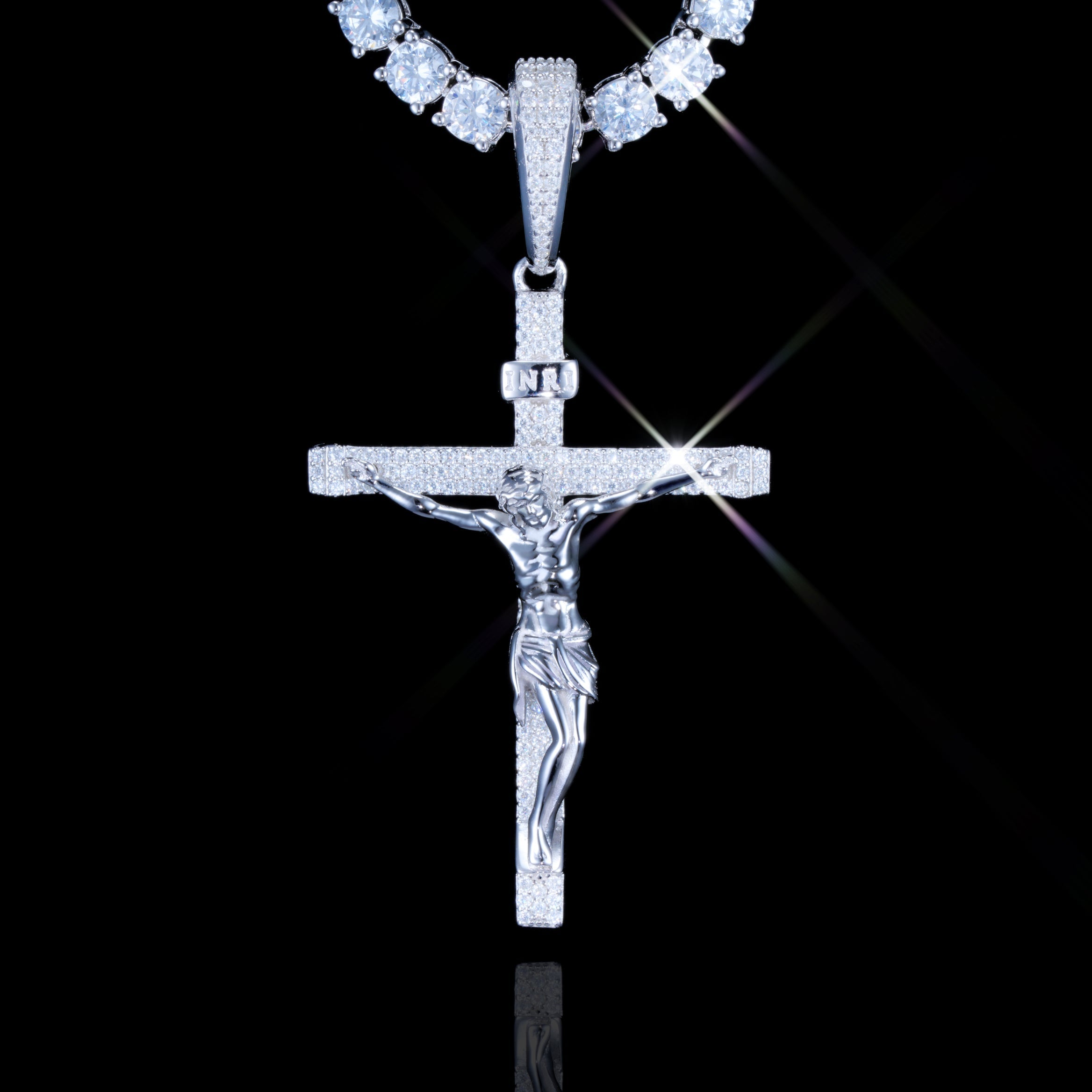 925S & VVS Moissanite Crucifix Necklace